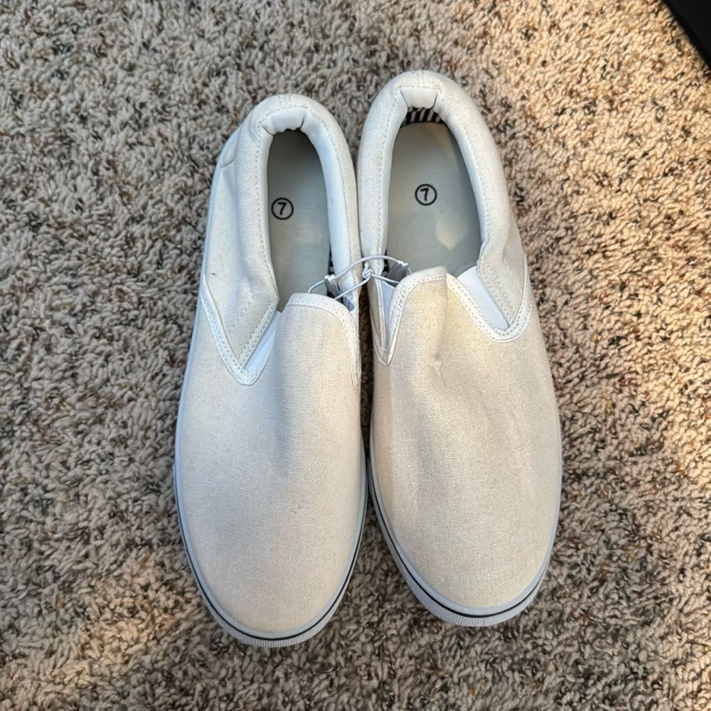 WHITE CANVAS SHOES